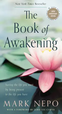 Das Buch des Erwachens: Das Leben, das du willst, indem du dem Leben, das du hast, gegenwärtig bist (20. Jubiläumsausgabe) - The Book of Awakening: Having the Life You Want by Being Present to the Life You Have (20th Anniversary Edition)