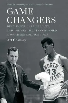 Spielveränderer: Dean Smith, Charlie Scott und die Ära, die eine südliche College-Stadt veränderte - Game Changers: Dean Smith, Charlie Scott, and the Era That Transformed a Southern College Town