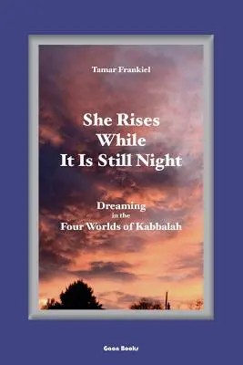 Sie erhebt sich, während es noch Nacht ist: Träumen in den vier Welten der Kabbala - She Rises While It Is Still Night: Dreaming in the Four Worlds of Kabbalah