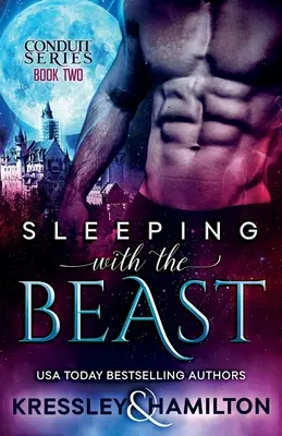 Schlafen mit dem Biest: Eine dampfende paranormale Romanze über die Schöne und das Biest - Sleeping with the Beast: A Steamy Paranormal Romance Spin on Beauty and the Beast