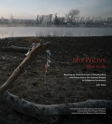 Mni Wiconi/Wasser ist Leben: Zu Ehren der Wasserschützer in Standing Rock und überall im andauernden Kampf um indigene Souveränität - Mni Wiconi/Water Is Life: Honoring the Water Protectors at Standing Rock and Everywhere in the Ongoing Struggle for Indigenous Sovereignty