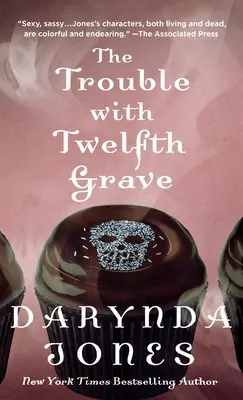 Der Ärger mit dem zwölften Grab: Ein Charley Davidson-Roman - The Trouble with Twelfth Grave: A Charley Davidson Novel