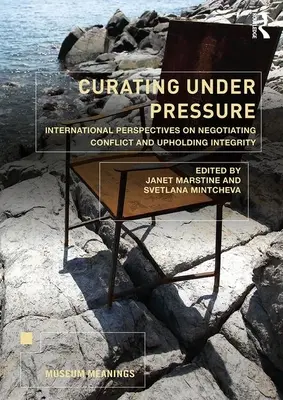 Kuratieren unter Druck: Internationale Perspektiven zur Verhandlung von Konflikten und Wahrung der Integrität - Curating Under Pressure: International Perspectives on Negotiating Conflict and Upholding Integrity