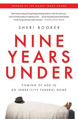 Neun Jahre unter: Erwachsenwerden in einem innerstädtischen Bestattungsunternehmen - Nine Years Under: Coming of Age in an Inner-City Funeral Home