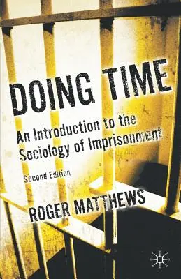 Die Zeit absitzen: Eine Einführung in die Soziologie des Strafvollzugs - Doing Time: An Introduction to the Sociology of Imprisonment