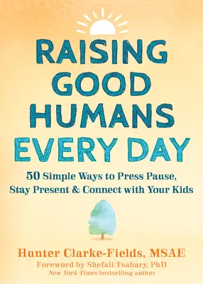 Jeden Tag gute Menschen erziehen: 50 einfache Wege, um innezuhalten, präsent zu bleiben und sich mit Ihren Kindern zu verbinden - Raising Good Humans Every Day: 50 Simple Ways to Press Pause, Stay Present, and Connect with Your Kids